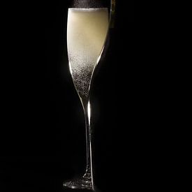 Silhouet Champagne glas met bubbels van FotoBob