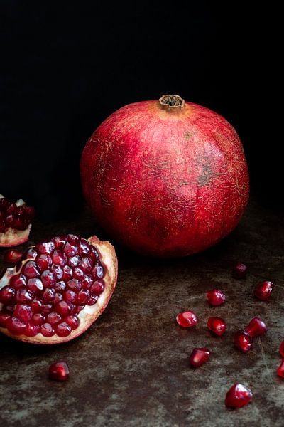 Stilleven met granaatappel l Food fotografie van Lizzy Komen