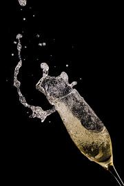 glas spetterende champagne van Corrine Ponsen