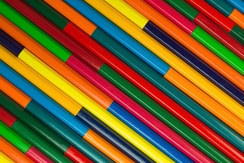 Houten gekleurde potloden als achtergrond foto 