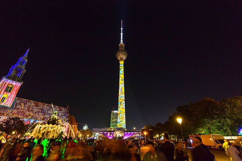 Berlin: Der Fernsehturm am Alexanderplatz in besonderer Beleuchtung von Frank Herrmann