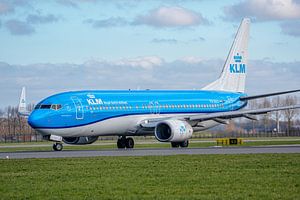 KLM Boeing 737-800 hebt von der Polderbaan ab.