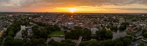 Das Stadtzentrum von Zwolle während eines sommerlichen Sonnenuntergangs