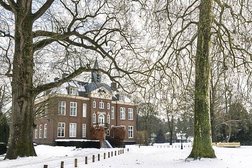 Schloss Hoekelum in winterlicher Stille von Hilda Weges