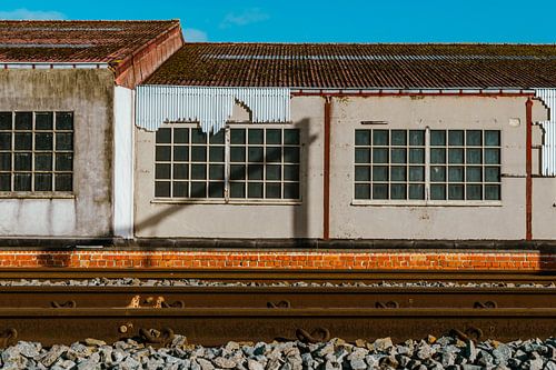 Altes Lagerhaus an den Gleisen