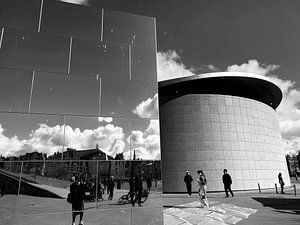 Museumplein en Van Gogh museum. Amsterdam.