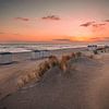 Coucher de soleil coloré sur la plage de Burgh-Haamstede, Zélande sur Michel Seelen