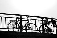 Fietsen op brug Amsterdam ZW van Studio LINKSHANDIG Amsterdam thumbnail