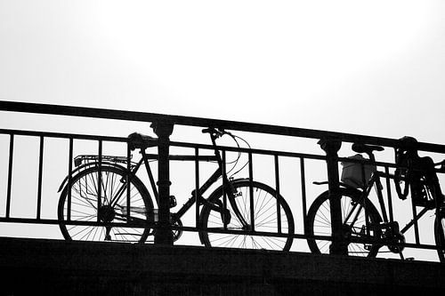 Fietsen op brug Amsterdam ZW
