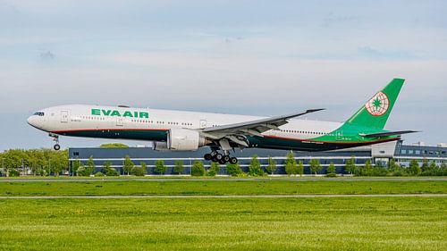 EVA AIR Boeing 777-300 passagiersvliegtuig. van Jaap van den Berg