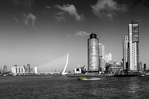 Rotterdam Skyline met Erasmusbrug brug, Nederland.
