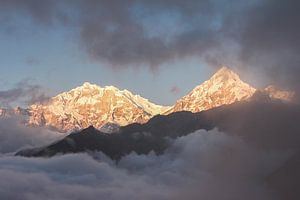 Zon breekt door de wolken in Annapurna | Nepal van Photolovers reisfotografie