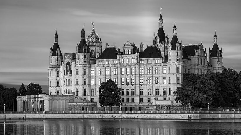 Das Schweriner Schloss in schwarz-weiß von Henk Meijer Photography