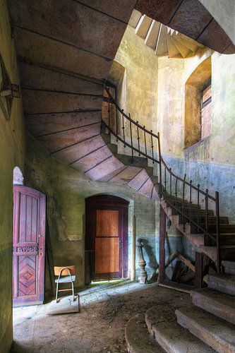 Cage d'escalier dans une vieille église