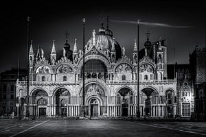 Basilica di San Marco sur Esmeralda holman