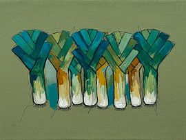 Küchenkunst: Grafische Lauchstangen auf grünem Leinen von Studio Pieternel