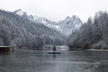 Wintersfeer aan de Riessersee van Teresa Bauer