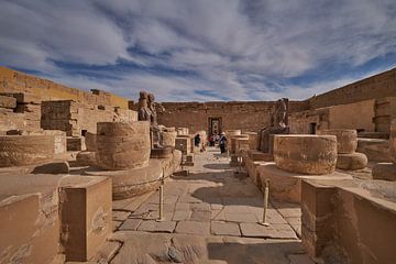 Mortuariumtempel van Ramesses III in Medinet Habu in Luxor, Egypte van Mohamed Abdelrazek