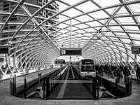 U-Bahnstation in Den Haag Central | Schwarz und Weiß