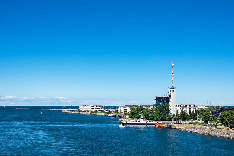 Blick auf Hohe Düne und die Mole von Warnemünde von Rico Ködder