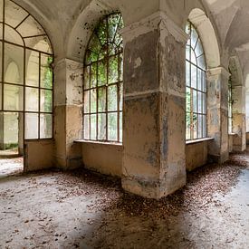 Korridor im verlassenen Krankenhaus Manicomio di R von Vivian Teuns