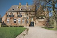 Lopend naar Kasteel Hernen.