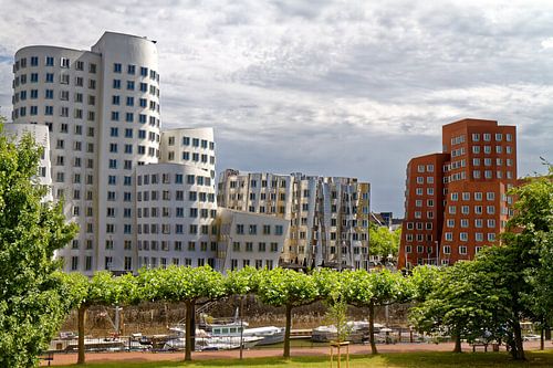 Les constructions de Gehry dans le Medienhafen de Düsseldorf (117342) sur Franz Walter