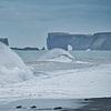 Vagues féroces de la plage de Reynisfjara sur Joran Quinten