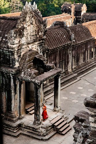 Boeddhistische monnik in contemplatie van Romy Oomen