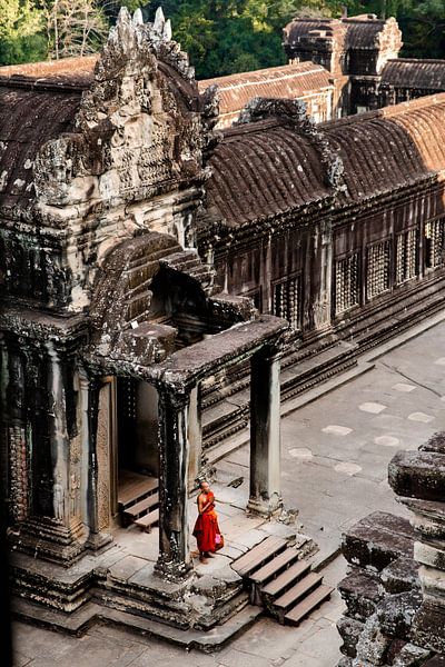 Buddhist monk in contemplation by Romy Oomen