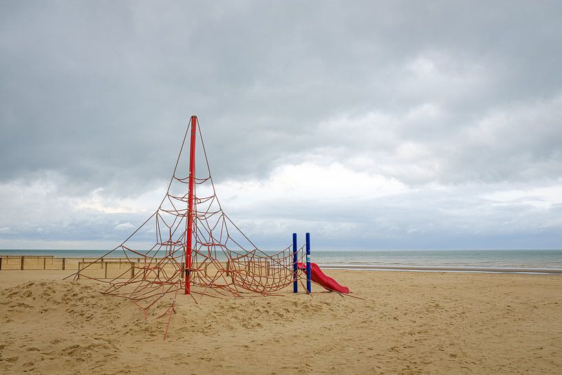 Climbing frame on the beach by Johan Vanbockryck