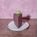 A piece of cake l Door Pop art geïnspireerd still leven met kaas l Food fotografie van Lizzy Komen thumbnail