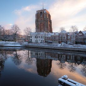 Winterliche Ruhe an der Oldehove in Leeuwarden von Thea.Photo