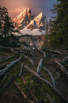 Dolomites Le Peitlerkofel aux premières lueurs du jour sur Jean Claude Castor