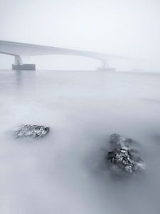 Pont zélandais brumeux et atmosphérique sur Sander Grefte