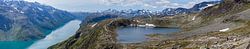 Großes Panorama vom Besseggenkamm mit den Seen Gjende und Bessvatnet im NP Jotunheimen, Noor