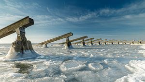Ice-breaker to protect the houses at Marken  sur Menno Schaefer