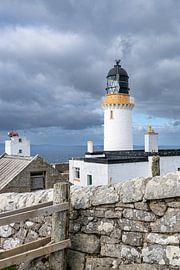 Le phare de Dunnet Head et son mur en pierres sèches authentique sur Robbert Frie