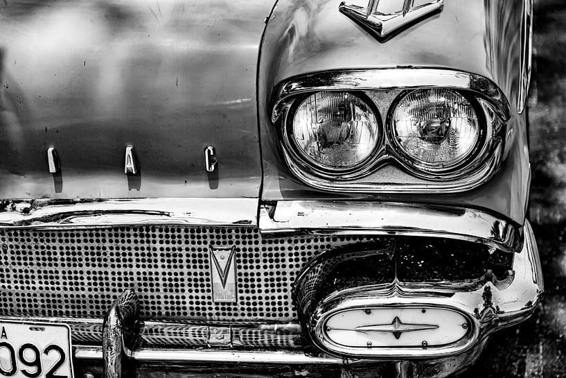 Cubaanse Pontiac (zwart wit) van 2BHAPPY4EVER.com photography & digital art
