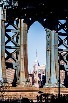 Empire State door de Manhattan brug heen
