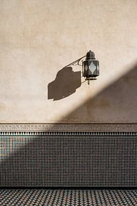 Schatten und Licht an einer marokkanischen Wand