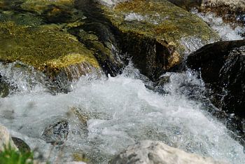 Bevroren stromend water