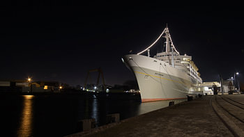 Dampfer SS Rotterdam bei Nacht