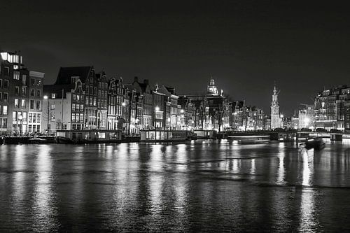 Evening photo of Amsterdan in black and white