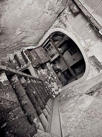 Trappenhuis in verval by Anne Willems