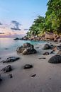 Coucher de soleil sur la plage tropicale des Seychelles par Krijn van der Giessen Aperçu