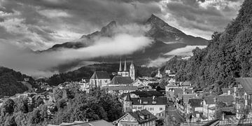Berchtesgaden in Beieren in zwart-wit. van Manfred Voss, Schwarz-weiss Fotografie