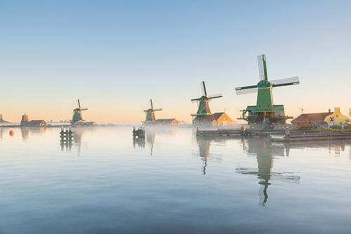 Mistige Ochtend bij de Molens van Zaanse Schans