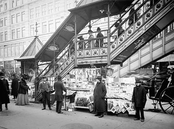 New York 1902 : kiosque à journaux sur le trottoir, Manhattan sur Christian Müringer