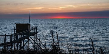 Zonsondergang aan de Golf van Biskaje met vissershuisje van Hanneke Luit